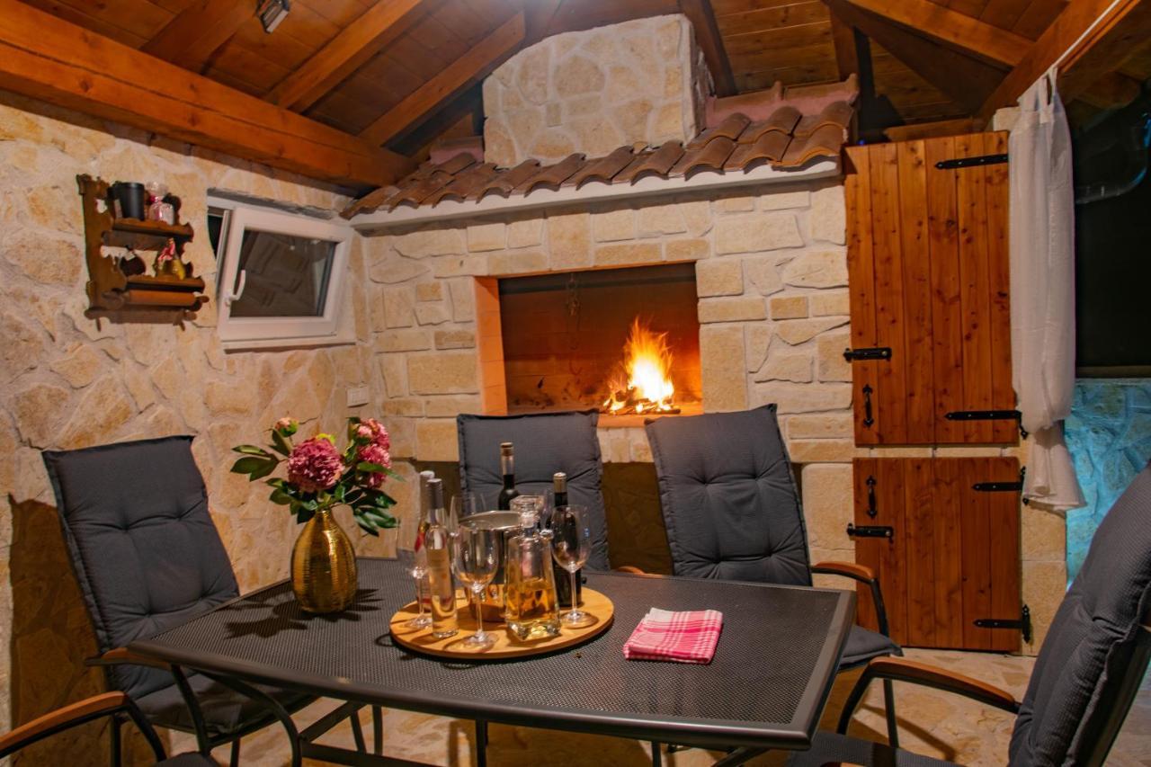 Mara Villa Drnis