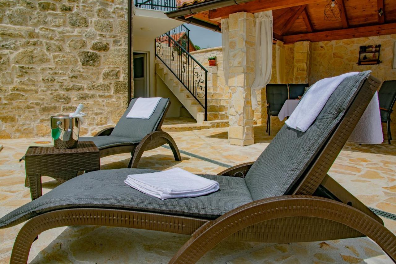Mara Villa Drnis
