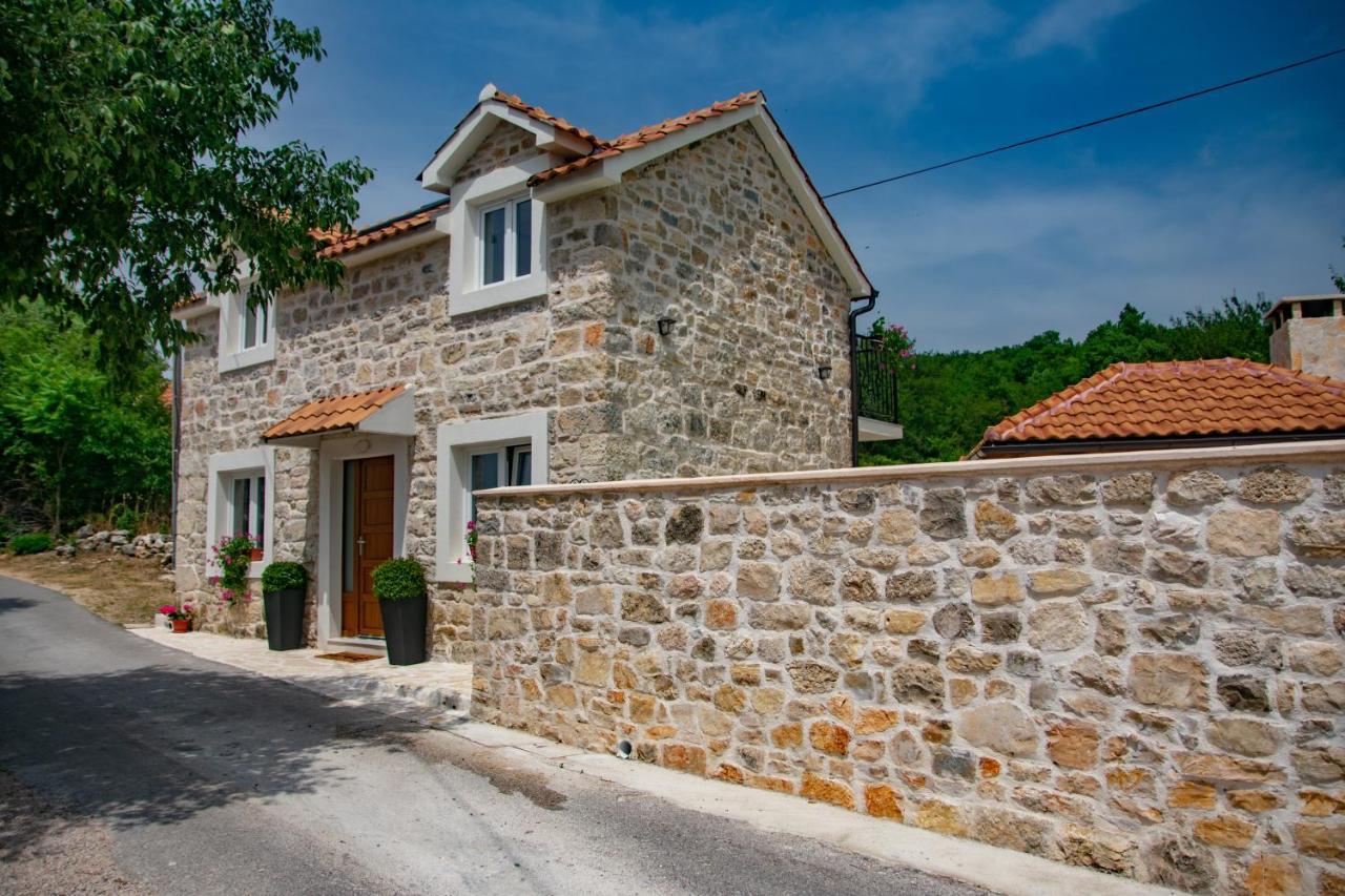 Mara Villa